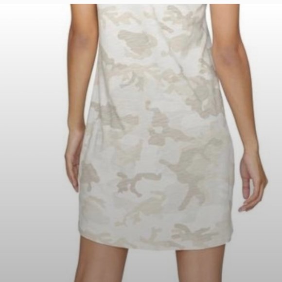New with tags. Sanctuary light camo off white /tan dress Large - Picture 4 of 8
